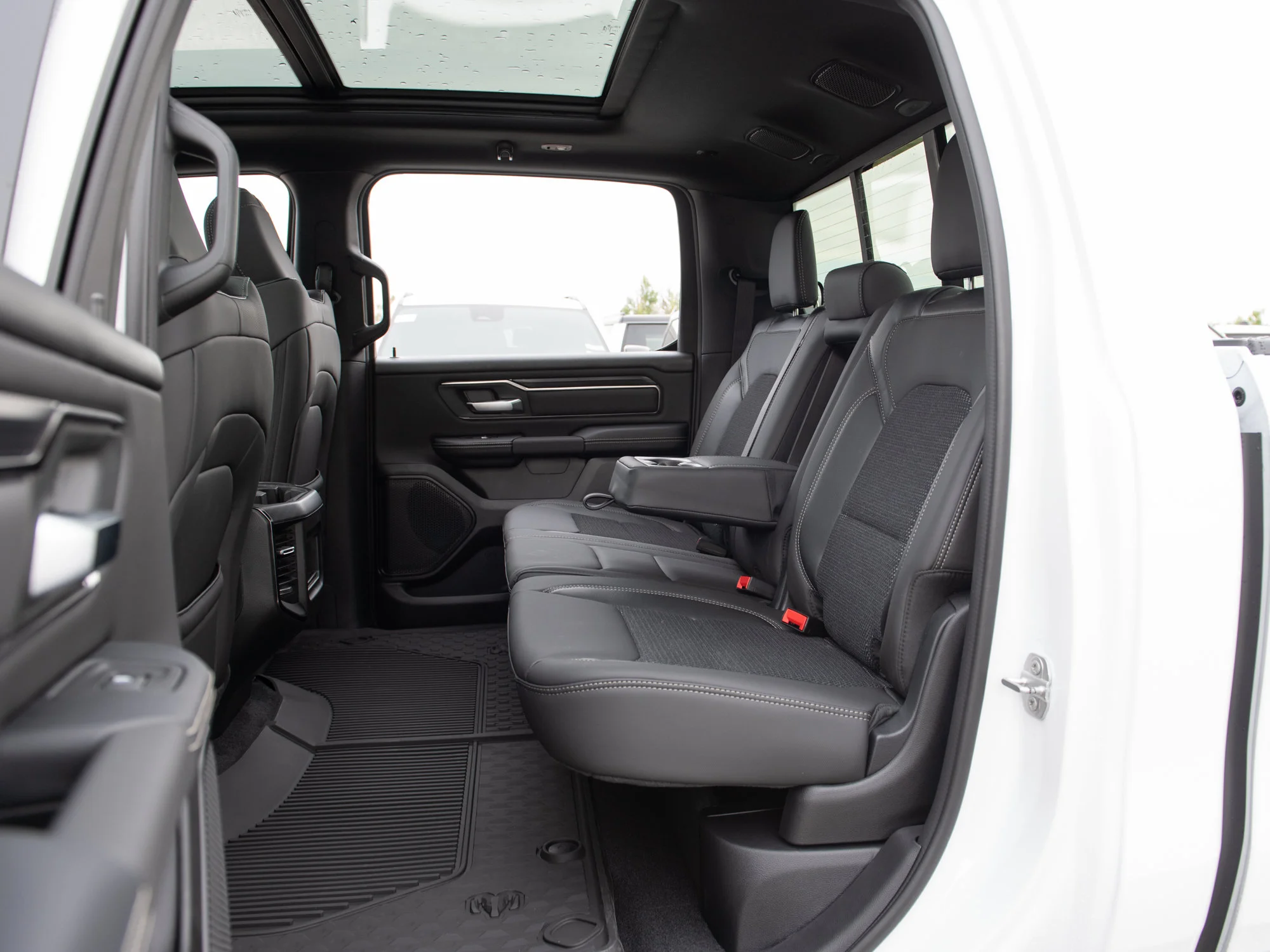 New 2026 White RAM Sport* Crew Cab 4x4, Panoramic Sunroof, 3.92 Rear Axle, Heated Seats/Wheel image 25