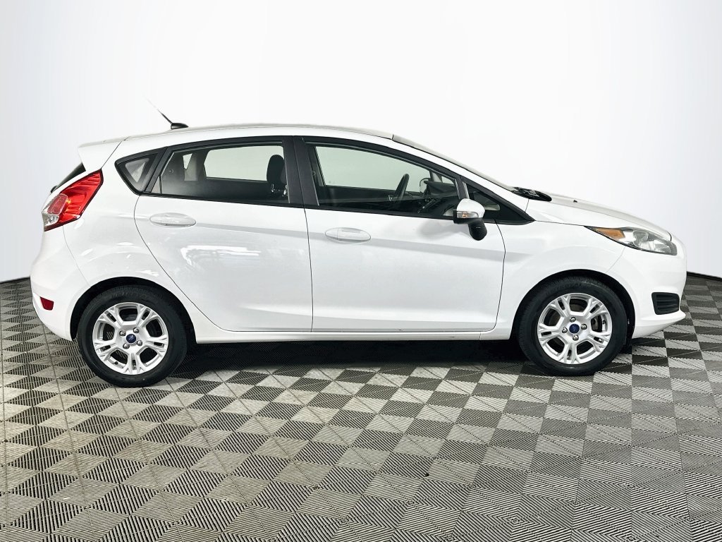 Used 2016 Oxford White Ford SE image 4