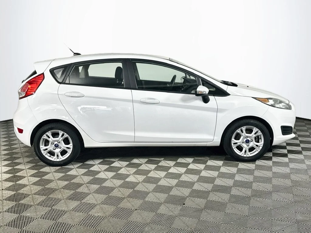 Used 2016 Oxford White Ford SE image 4