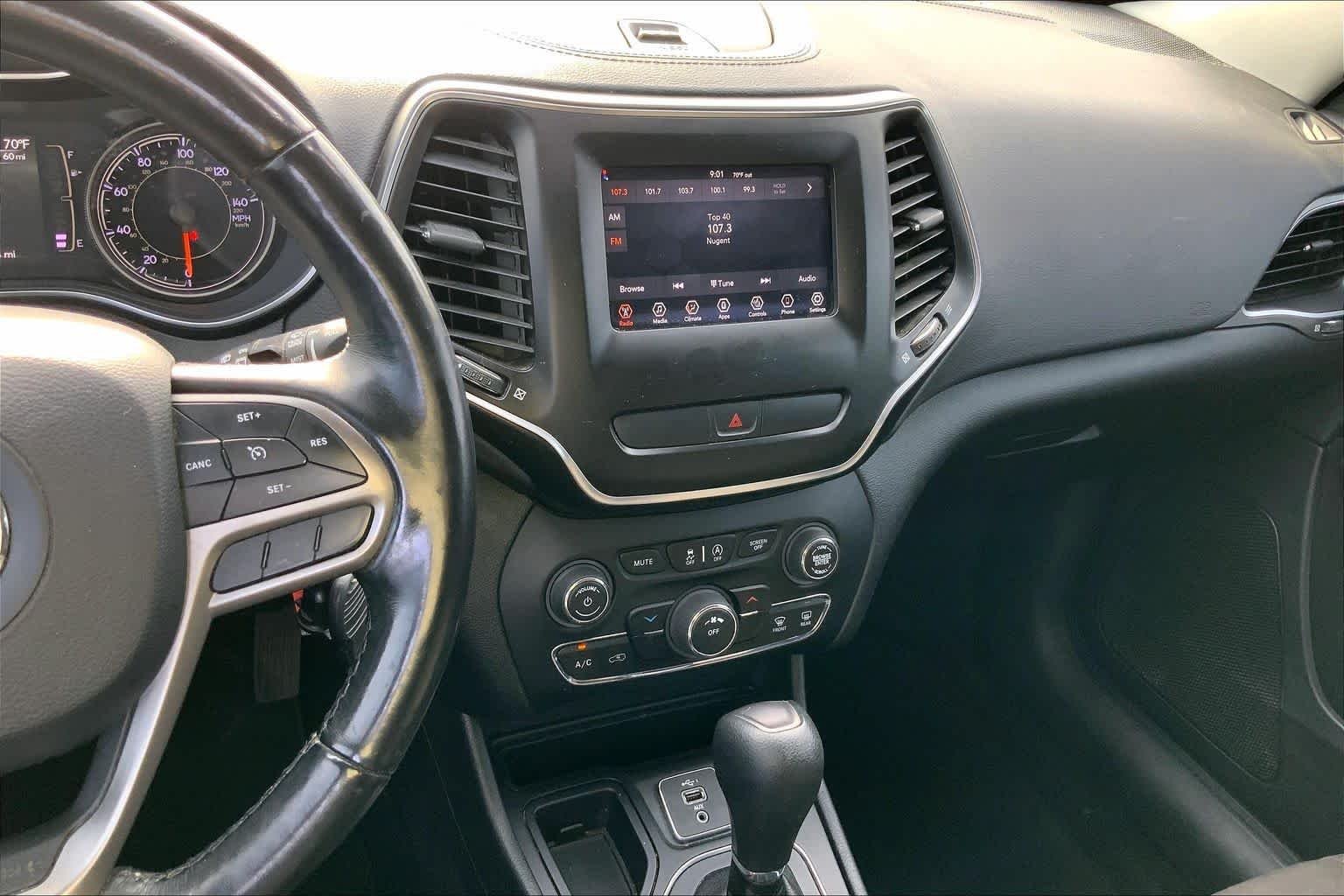 Used 2019 Bright White Clearcoat Jeep Latitude image 7