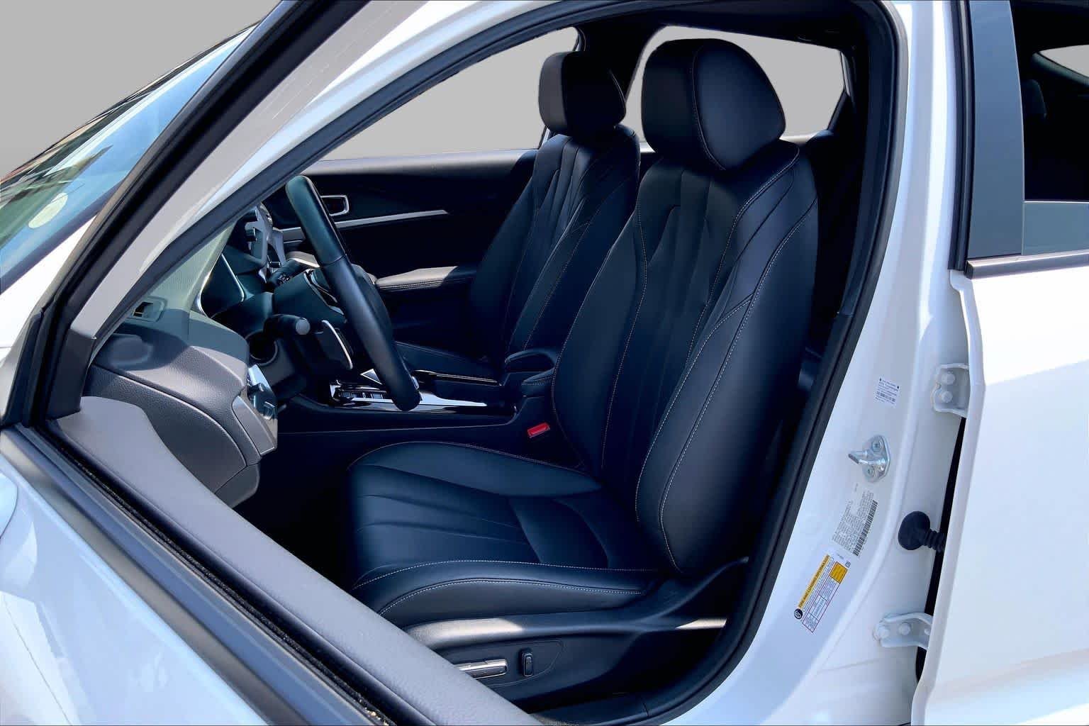 Certified Used 2025 Platinum White Pearl Acura w/A-Spec Package image 8