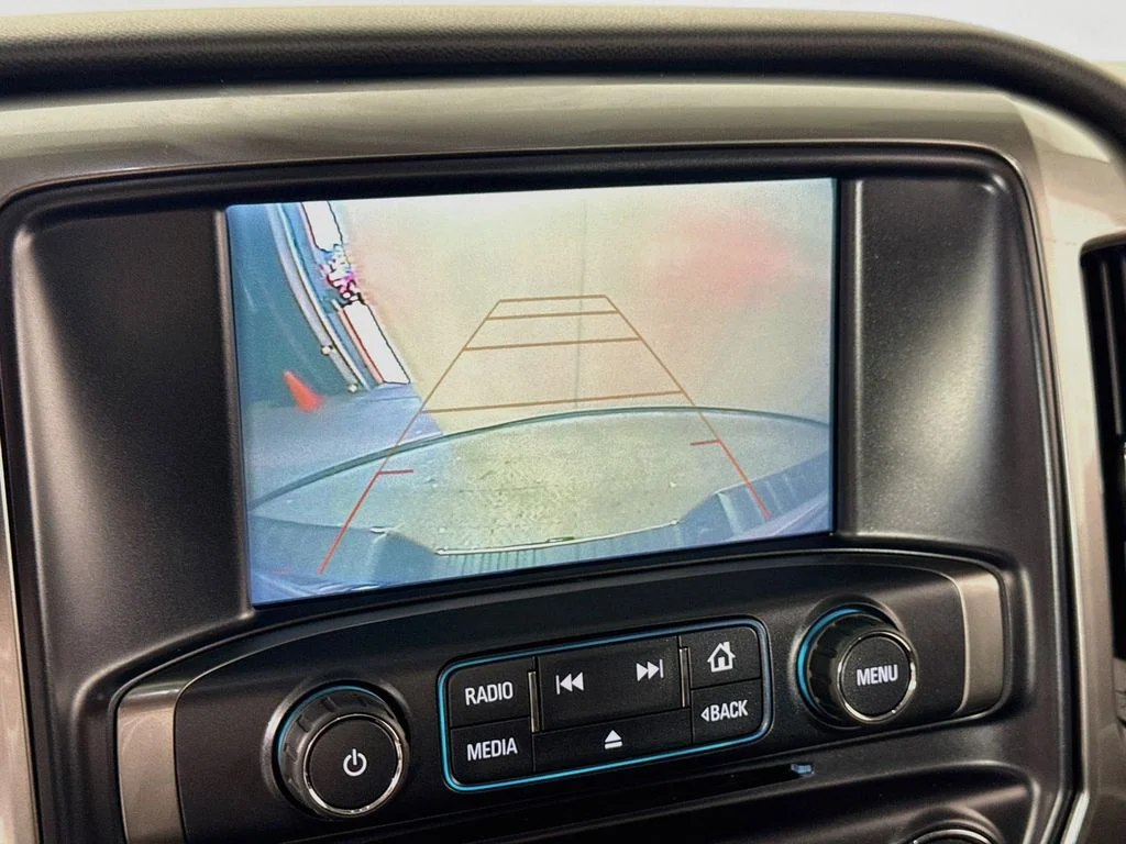 Used 2018 Deep Ocean Blue Metallic Chevrolet LT image 4