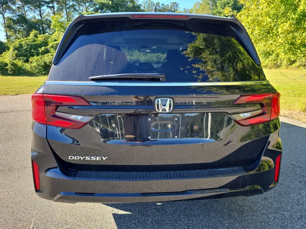 Certified Used 2025 Crystal Black Pearl Honda EX-L image 5