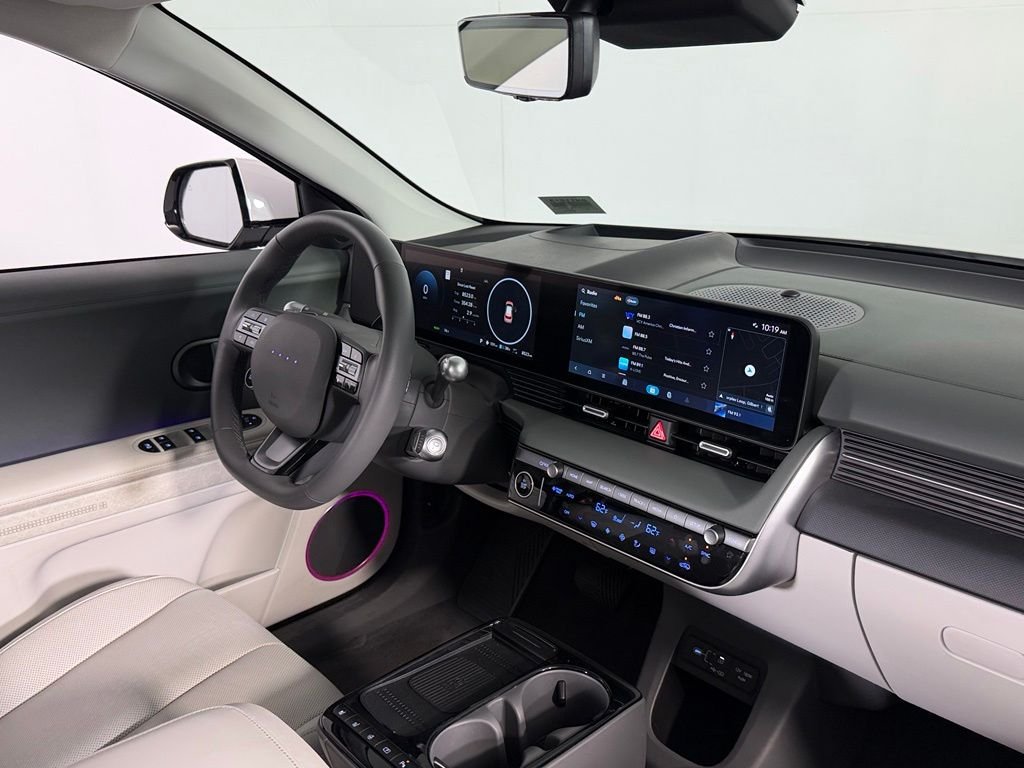 Used 2025 White Hyundai Limited image 31