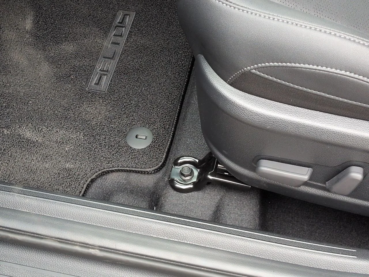 New 2026 Gravity Gray Kia EX image 36