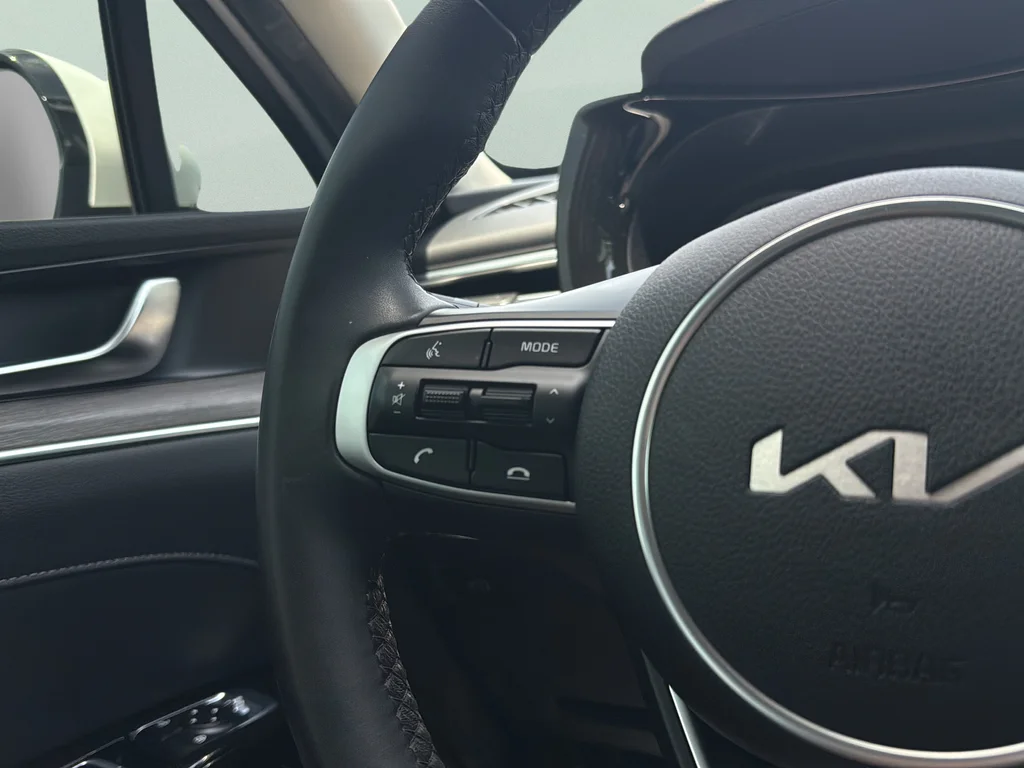 Certified Used 2023 Glacial White Pearl Kia EX image 16