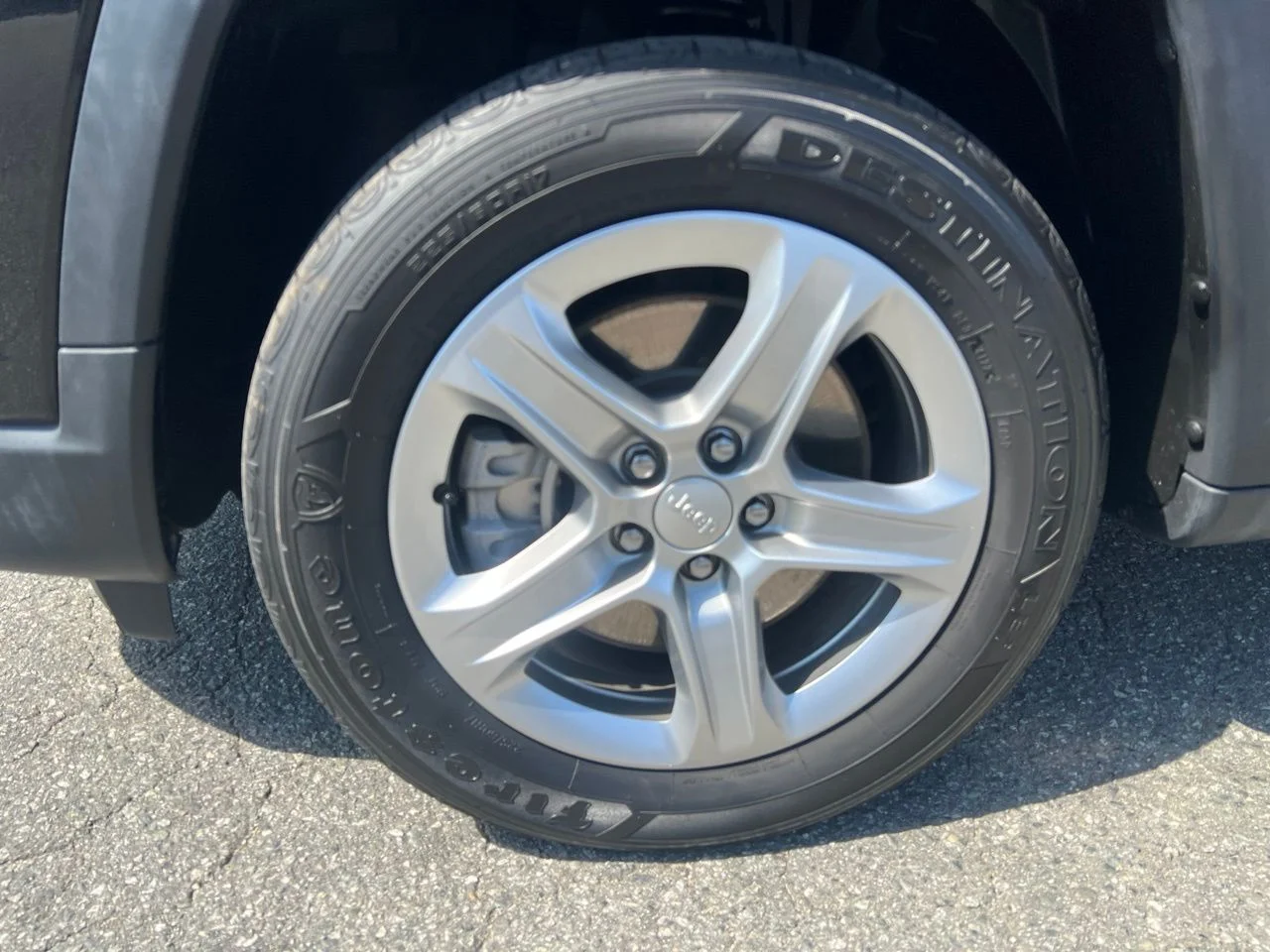Used 2023 Black Jeep Latitude image 9