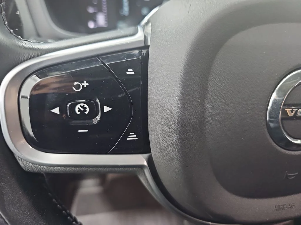 Used 2019 Beige Volvo T5 Momentum image 19