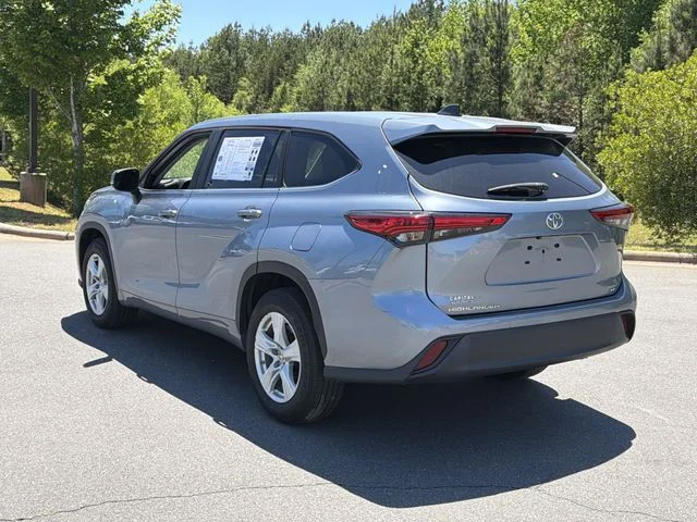 Used 2023  Toyota LE image 11