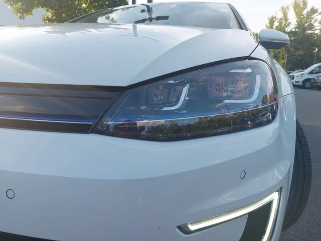 Used 2015 White Volkswagen SEL Premium image 28