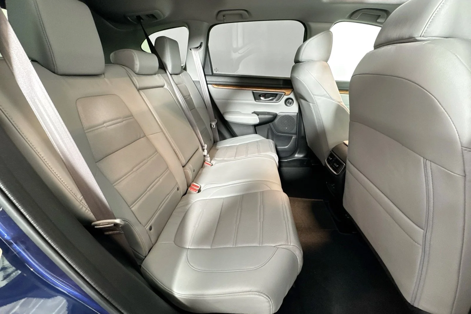 Used 2018 Obsidian Blue Pearl Honda Touring image 26