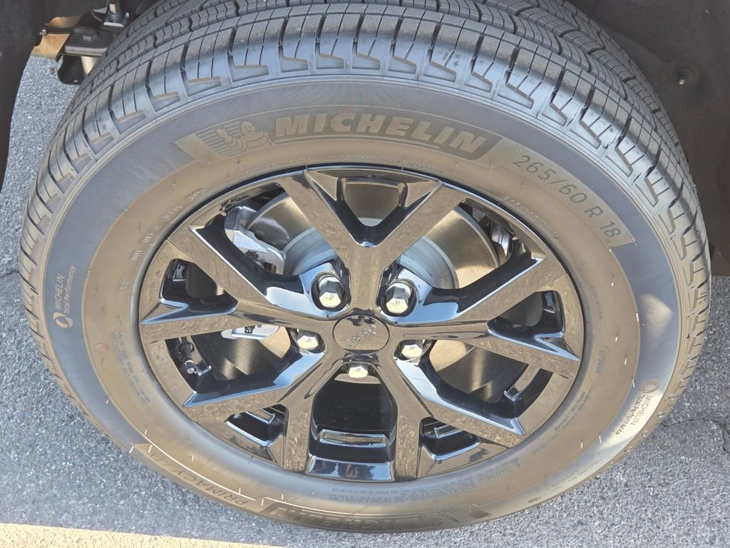 Used 2025 White/off-white Jeep  image 10