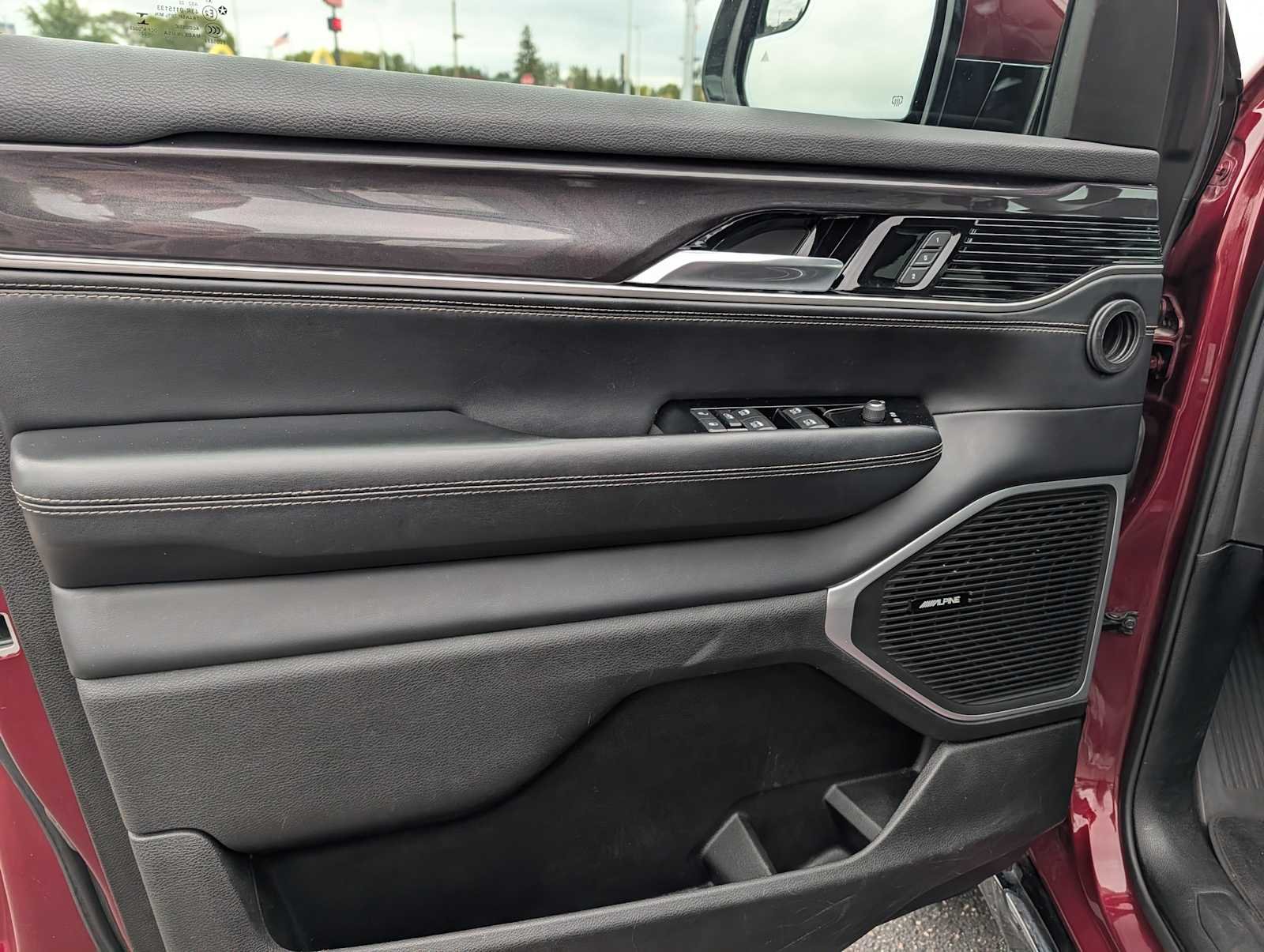 Used 2022 Velvet Red Pearlcoat Jeep Series I image 11