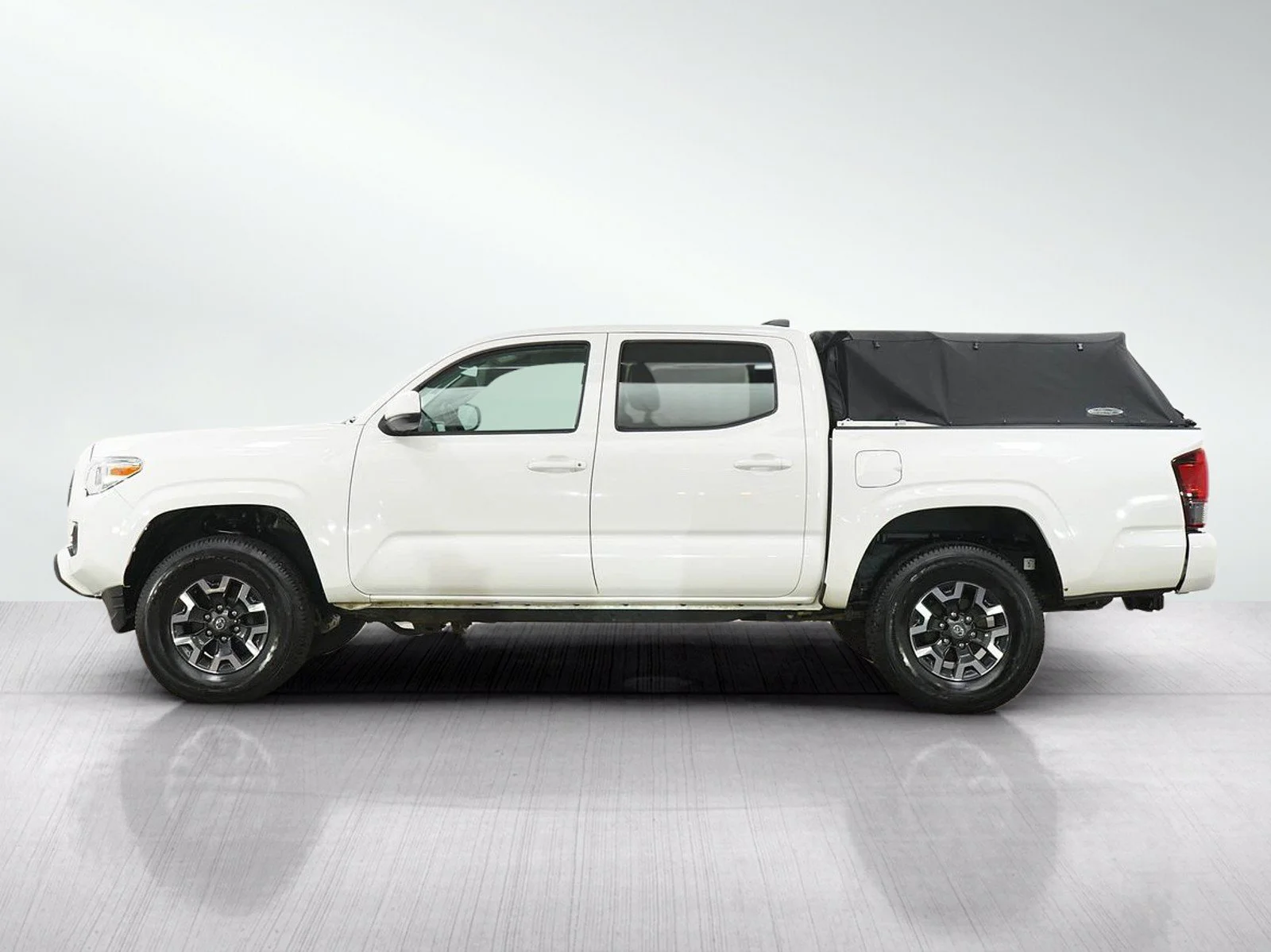 Used 2022 Toyota Tacoma SR with VIN 3TMCZ5AN9NM480389 for sale in Minneapolis, Minnesota
