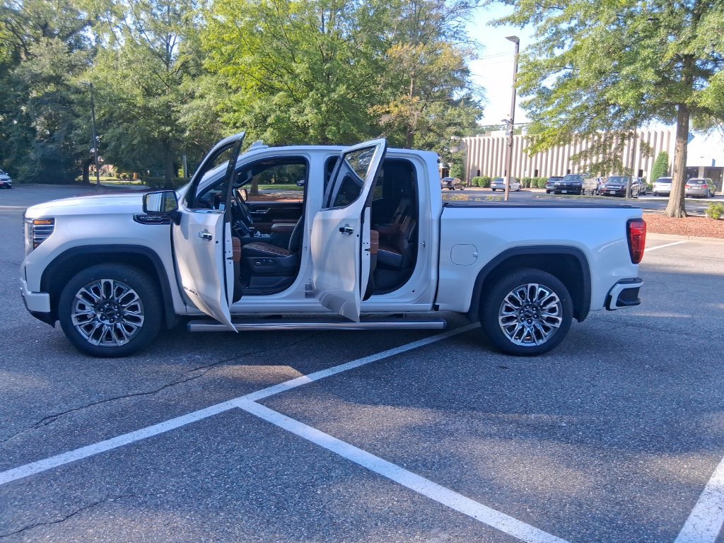 Used 2023 White GMC Denali Ultimate image 18