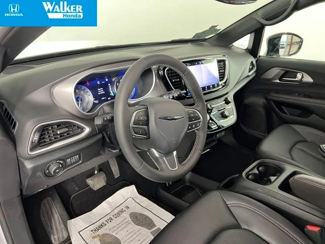 2025 Chrysler Pacifica Select - Photo 14