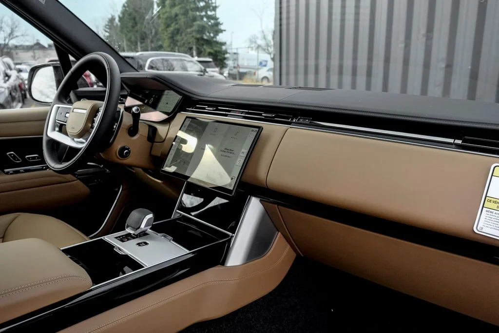 New 2026 Fuji White Land Rover SE image 22