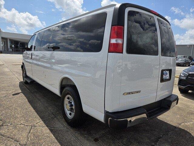 Used 2025 Summit White Chevrolet LT image 3