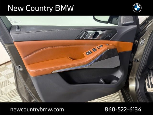 Used 2023 Green BMW xDrive40i image 12