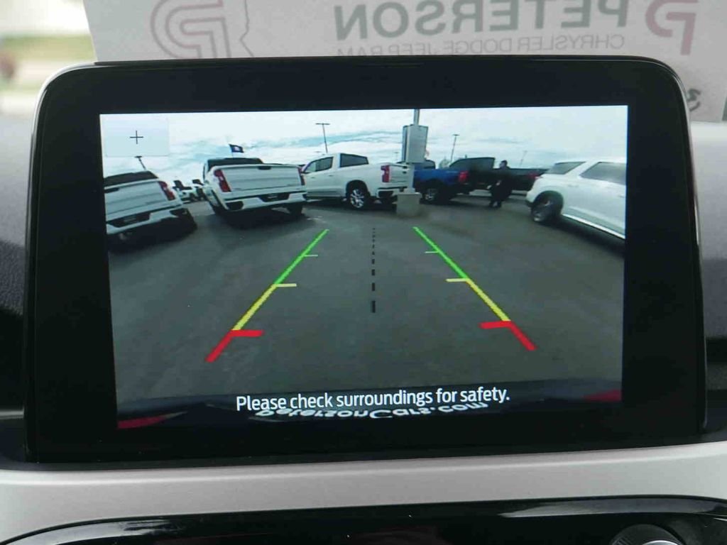 Used 2022 Red Ford SE image 26