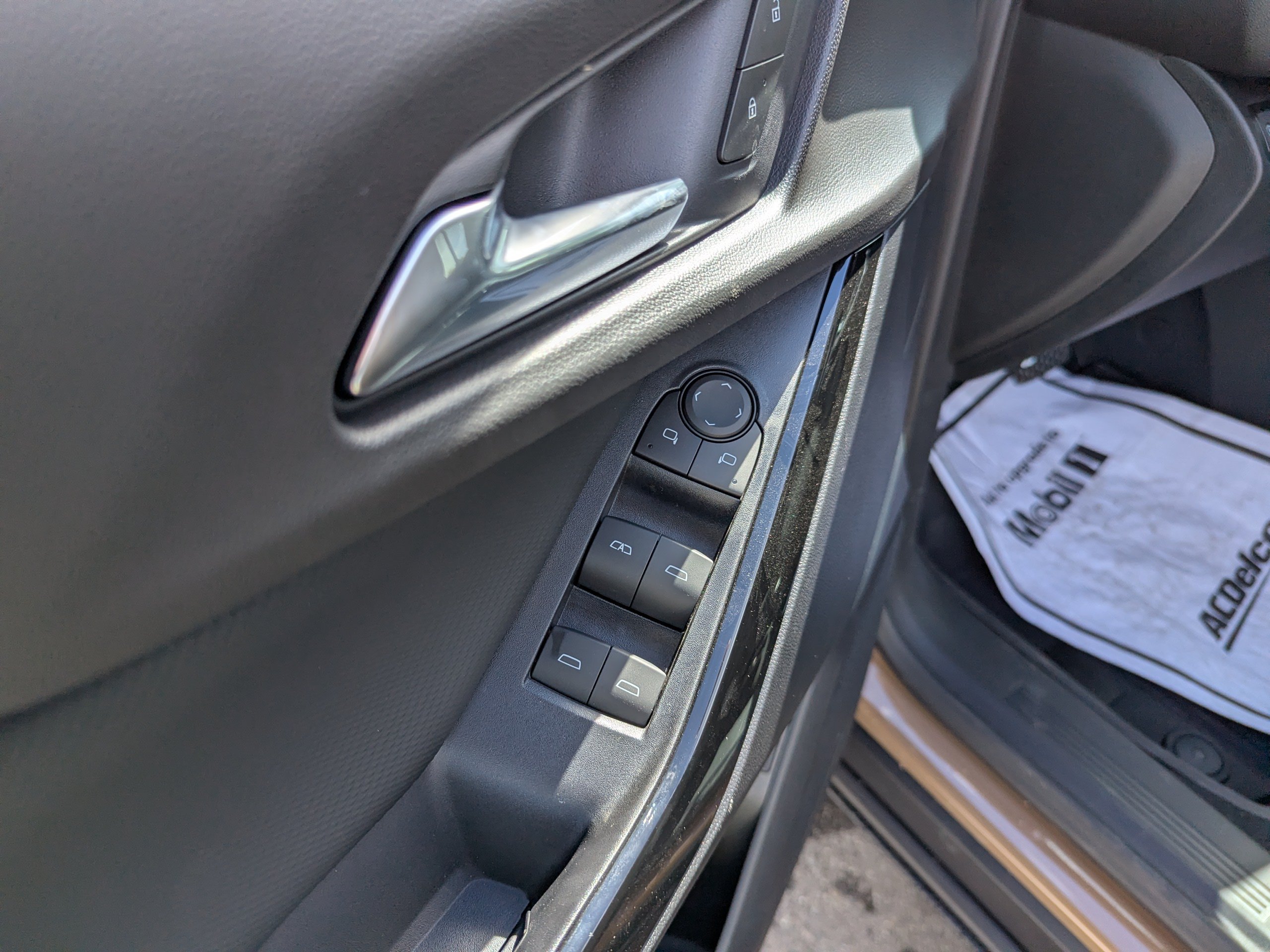 2027 Chevrolet Equinox LT - Photo 9