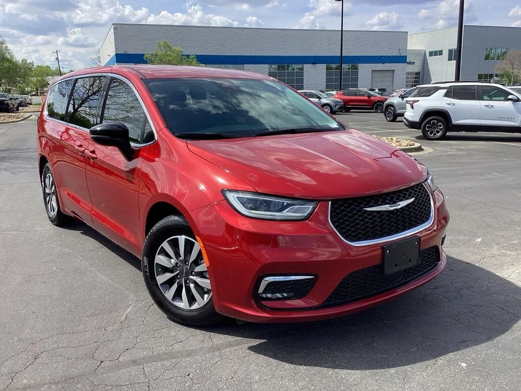 2024 Chrysler Pacifica PHEV