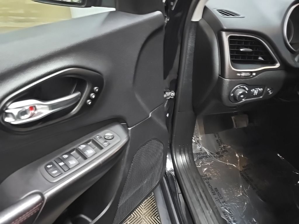 Used 2022 Black Jeep Trailhawk image 29