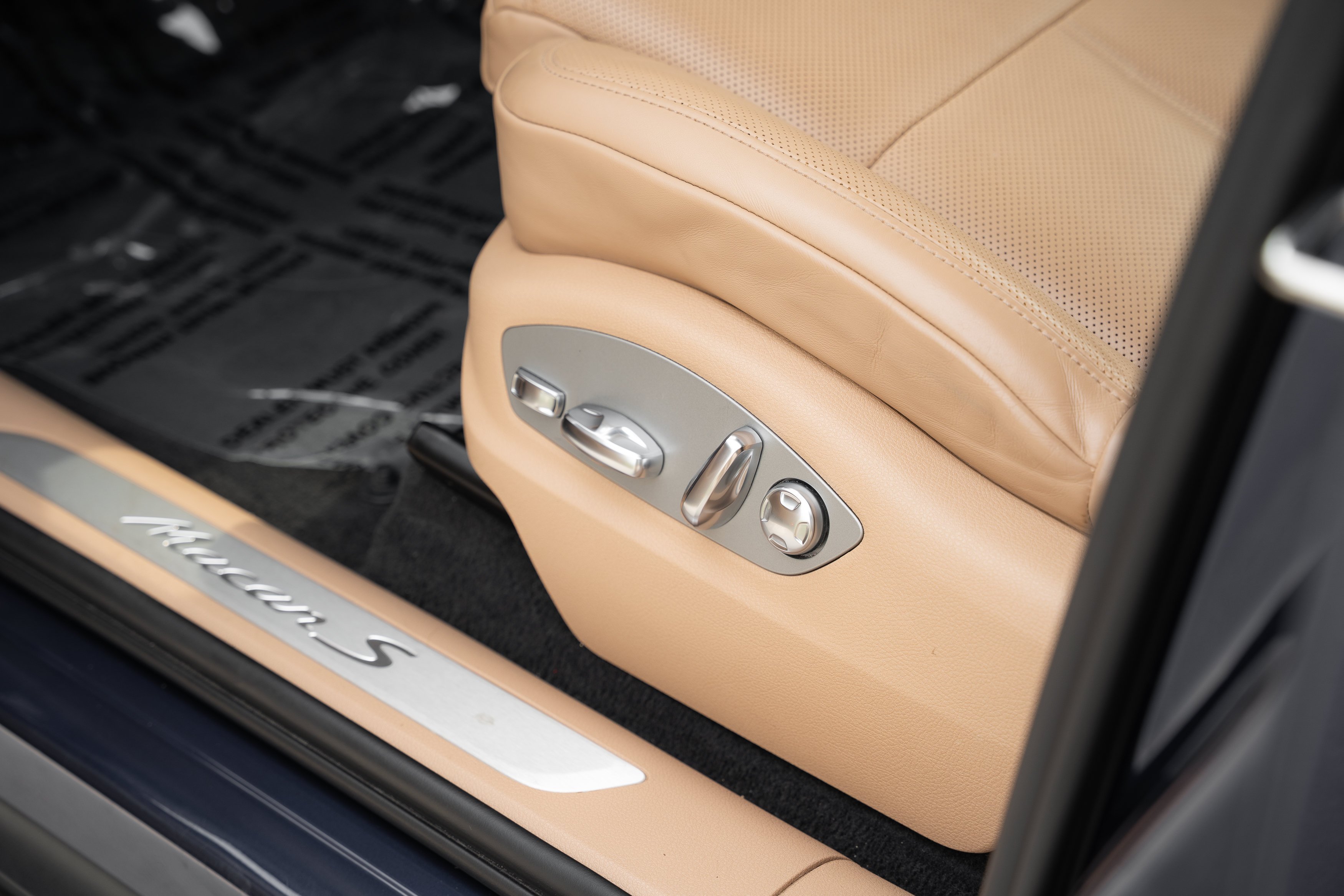 Used 2022 Night Blue Metallic Porsche S image 19