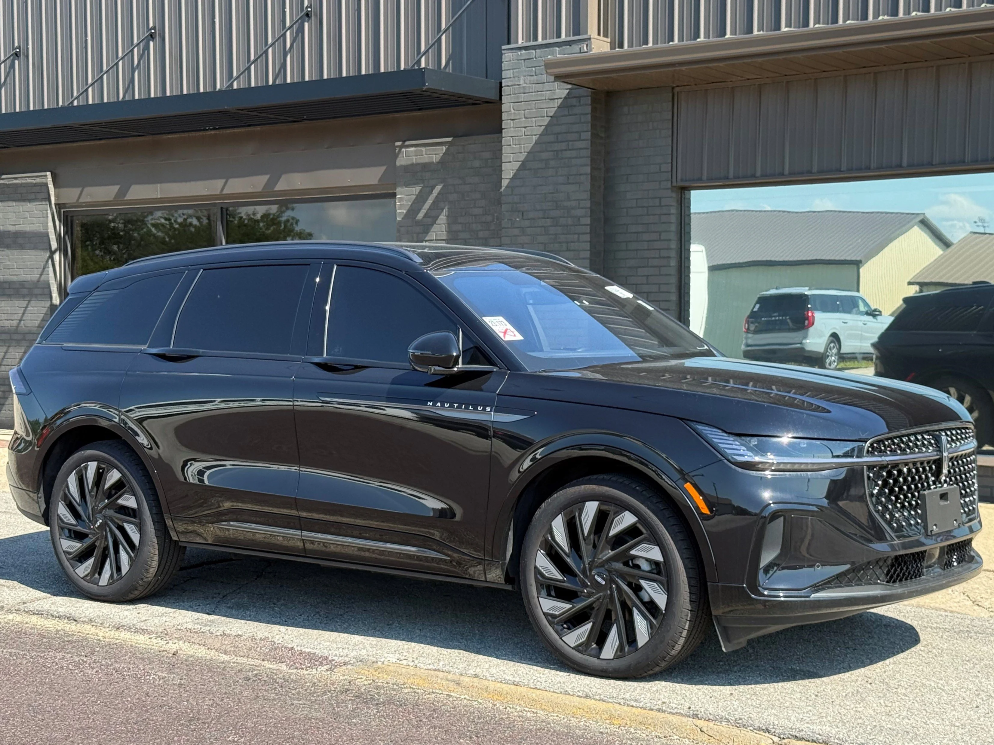 Used 2025 Black Metallic Lincoln Reserve image 3