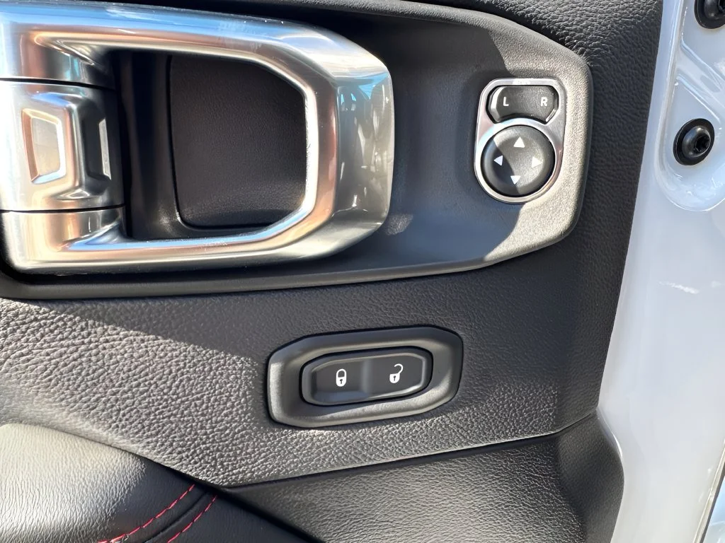 Used 2025 White Jeep Rubicon X image 25