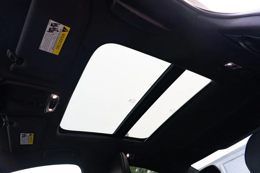 Used 2022 White Volvo T8 R-Design image 20