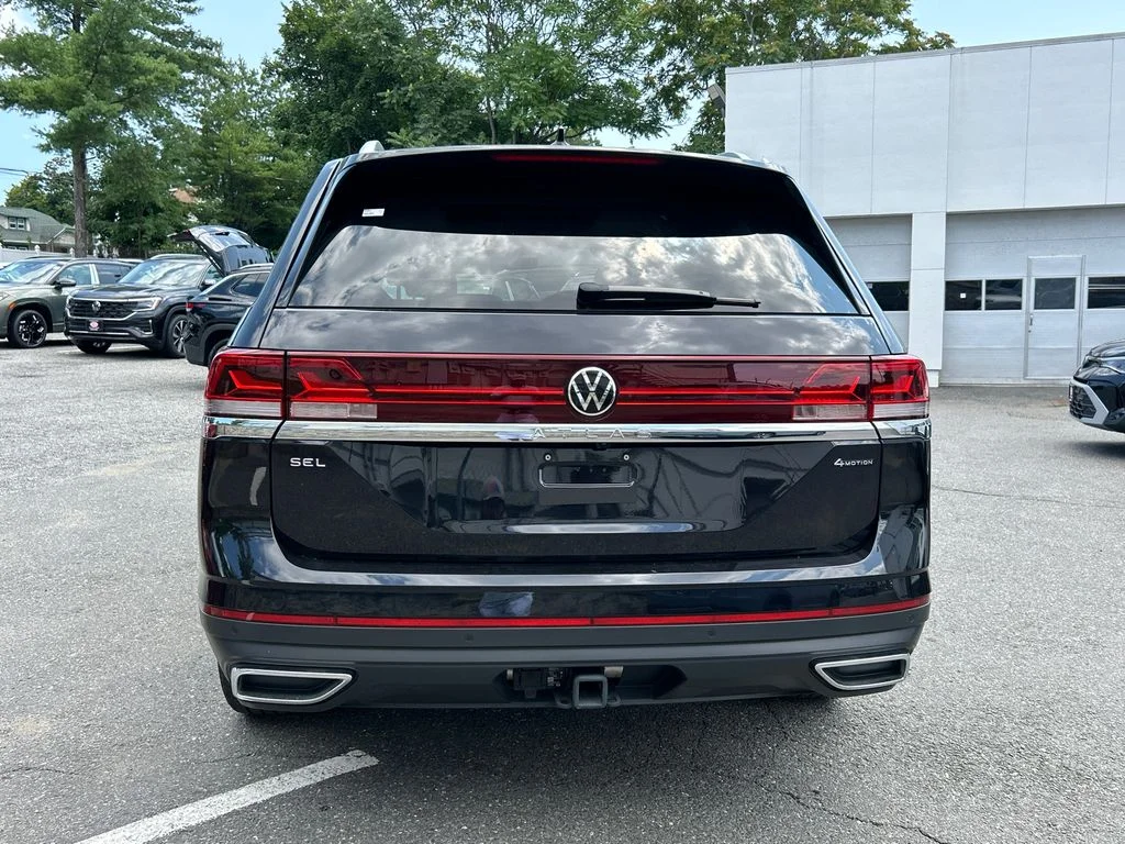 Used 2024 Black Volkswagen 2.0T SEL image 3