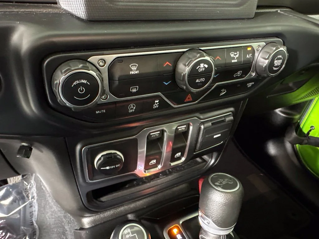 Used 2019 Green Jeep Sport S image 36
