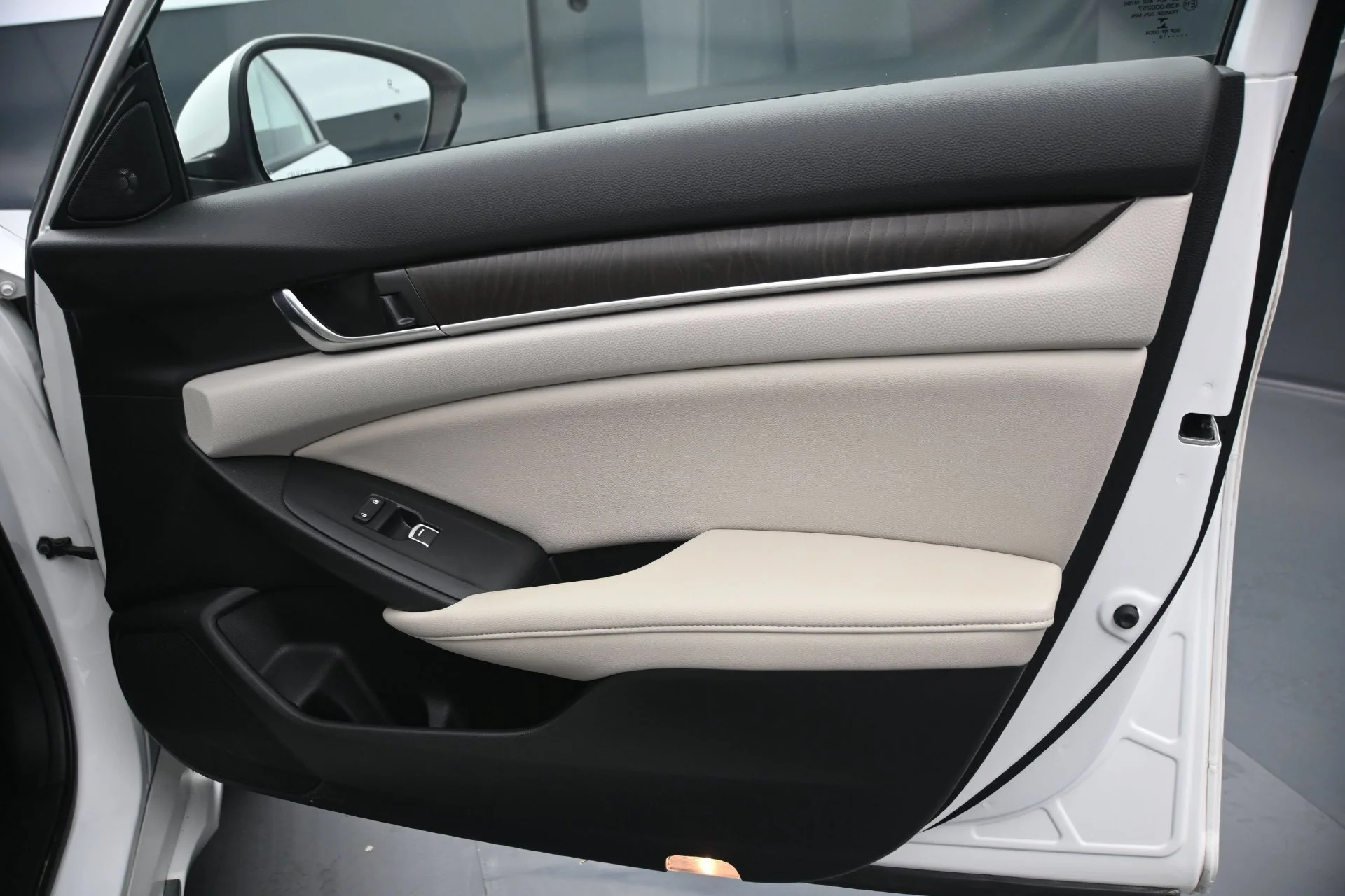 Used 2019 White Honda Touring 2.0T Auto image 12