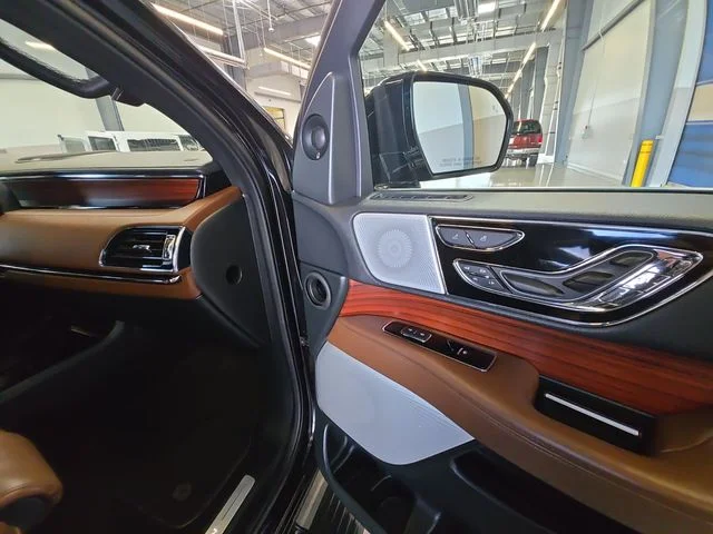 Used 2024 Black Lincoln Reserve image 30