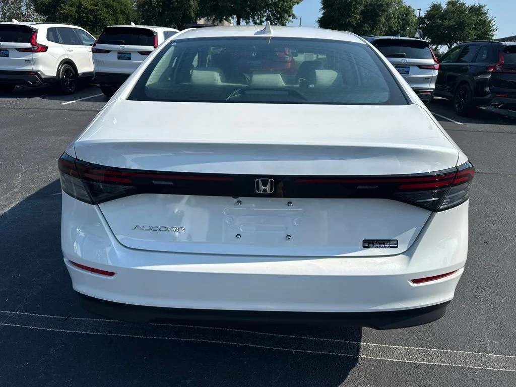 New 2026 Platinum White Pearl Honda LX image 4
