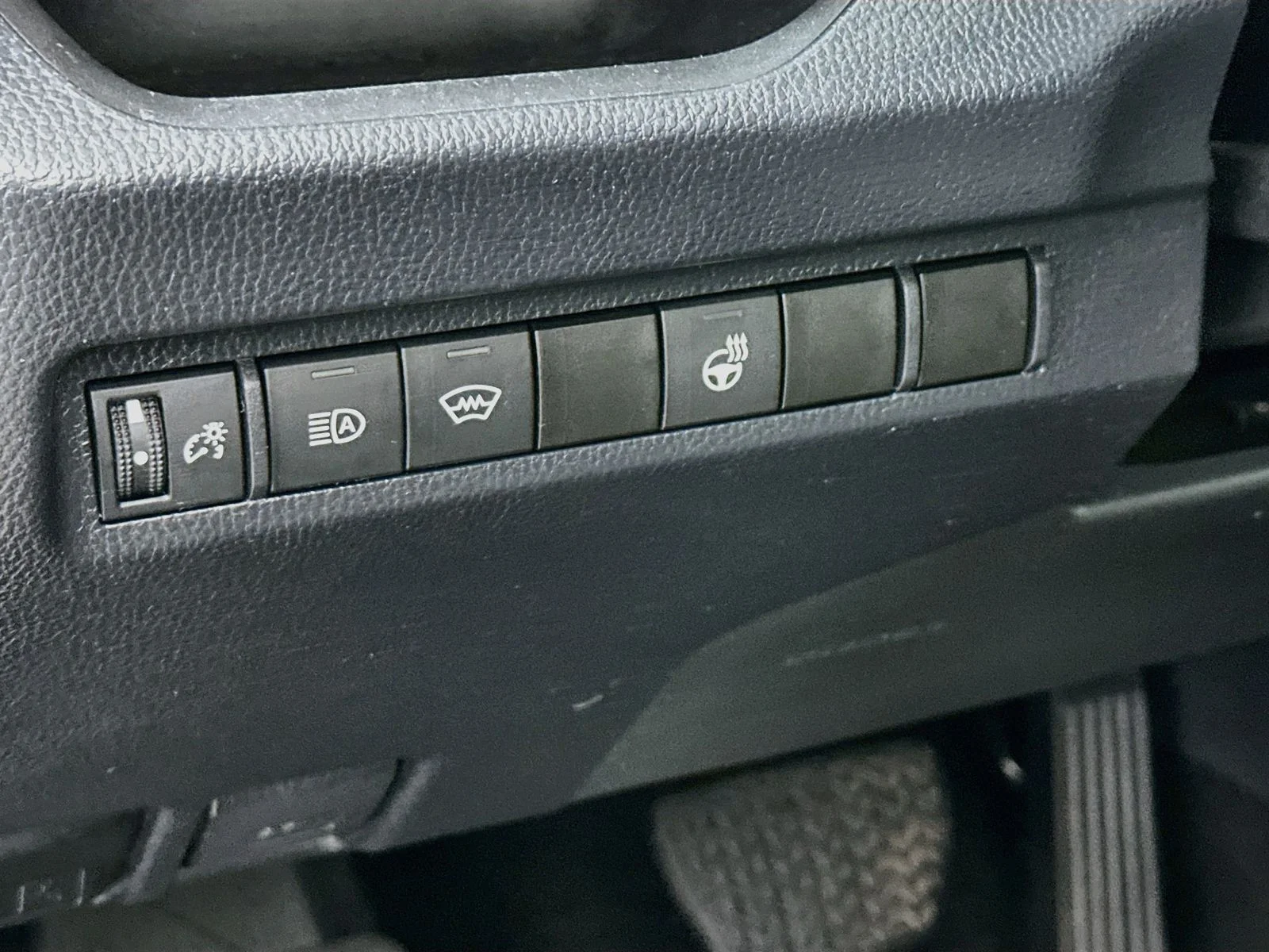 Used 2023 Ice Toyota XLE image 11