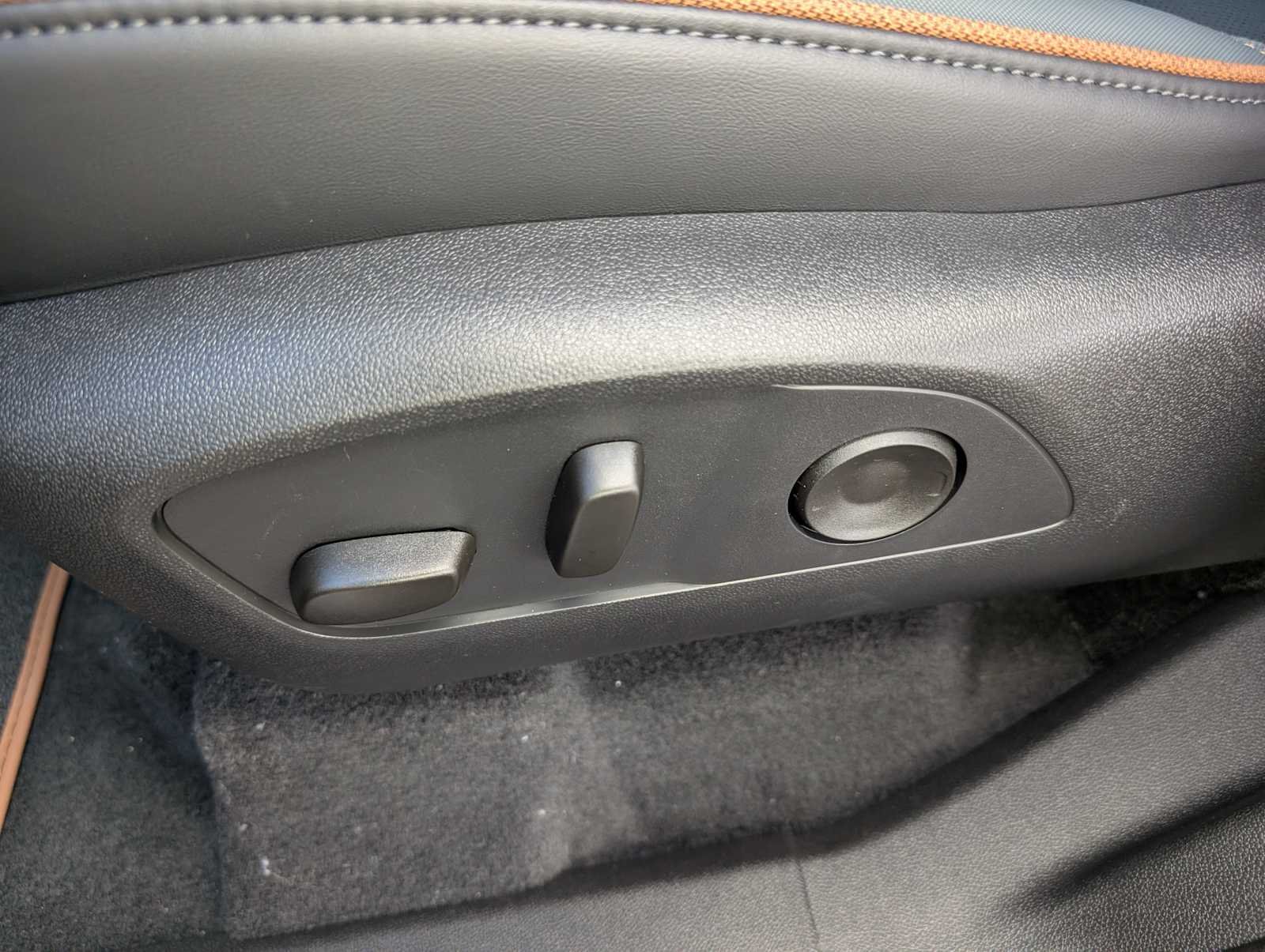 2026 GMC Acadia AT4 - Photo 33