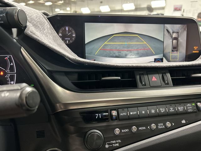 Used 2019 Silver Lexus ES 350 image 17