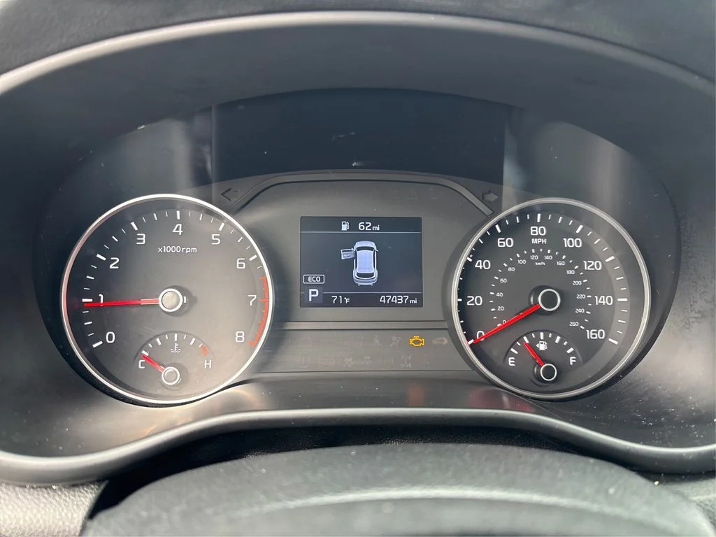Used 2022 Silver Kia LX image 21