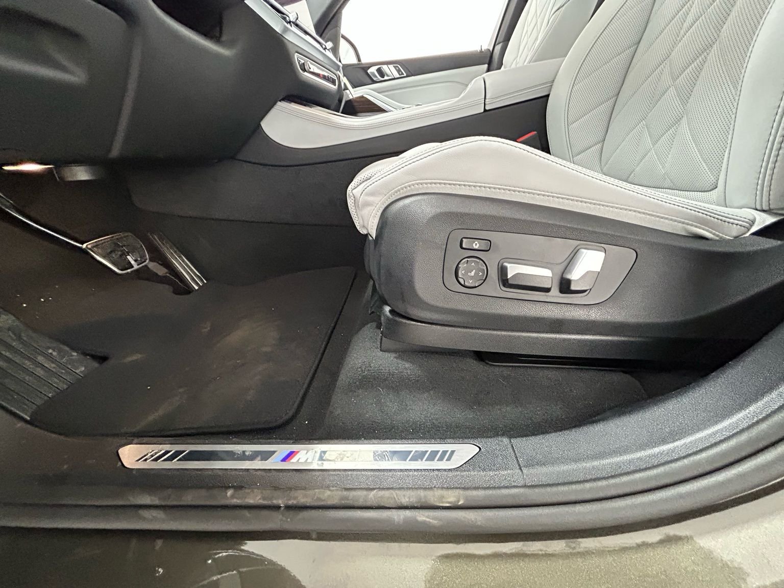 New 2026 Manhattan Green Metallic BMW xDrive50e image 52