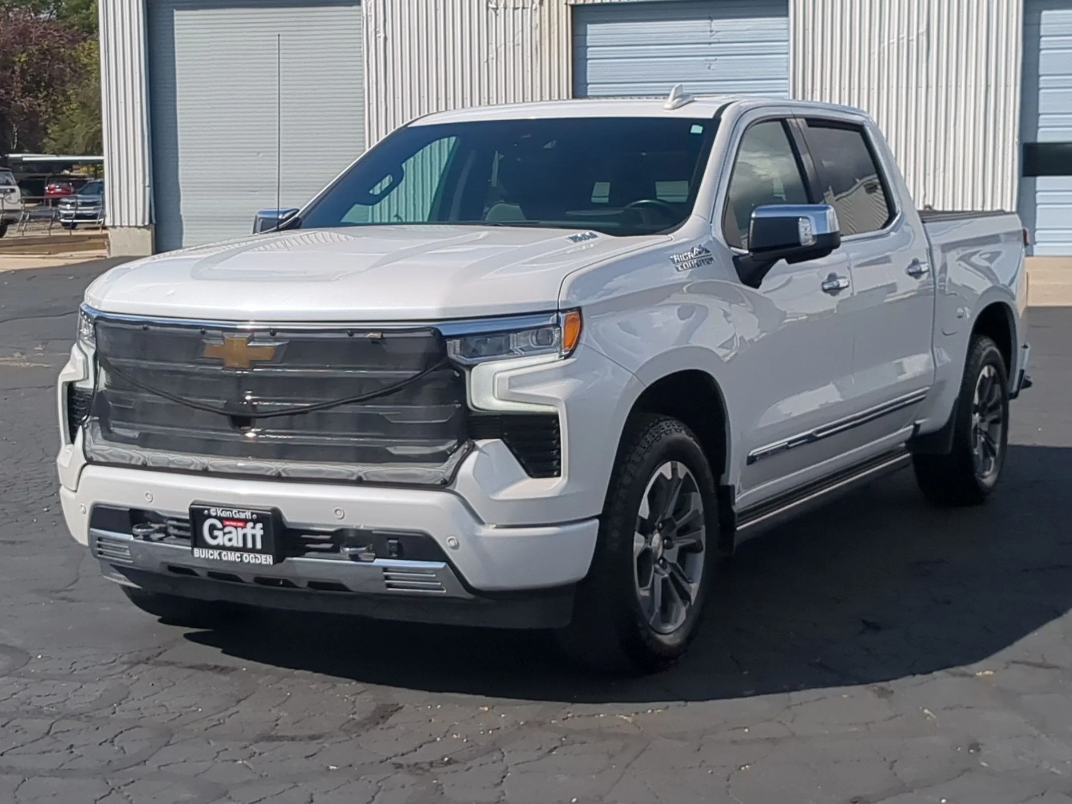 Used 2023 Iridescent Pearl Tricoat Chevrolet High Country image 7
