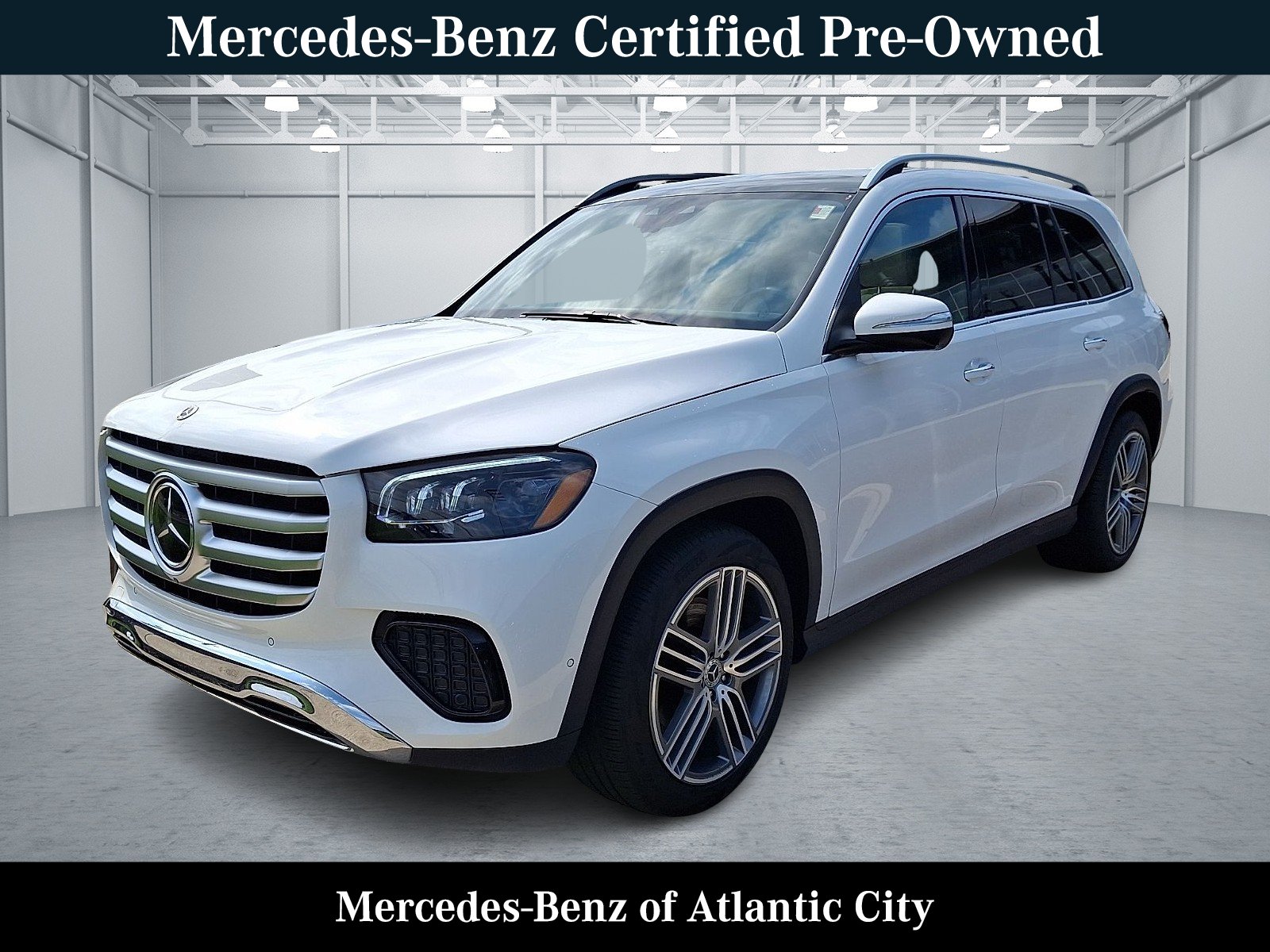 Certified Used 2025 Polar White Mercedes-Benz 4MATIC® image 3