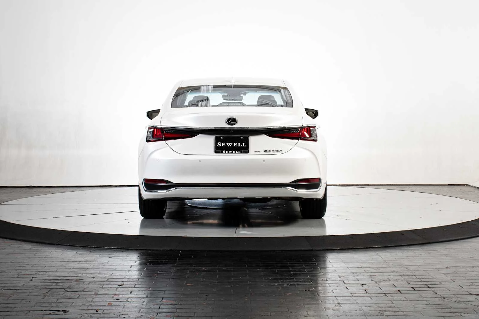 Certified Used 2024 EMINENT WHITE PEARL Lexus  image 5