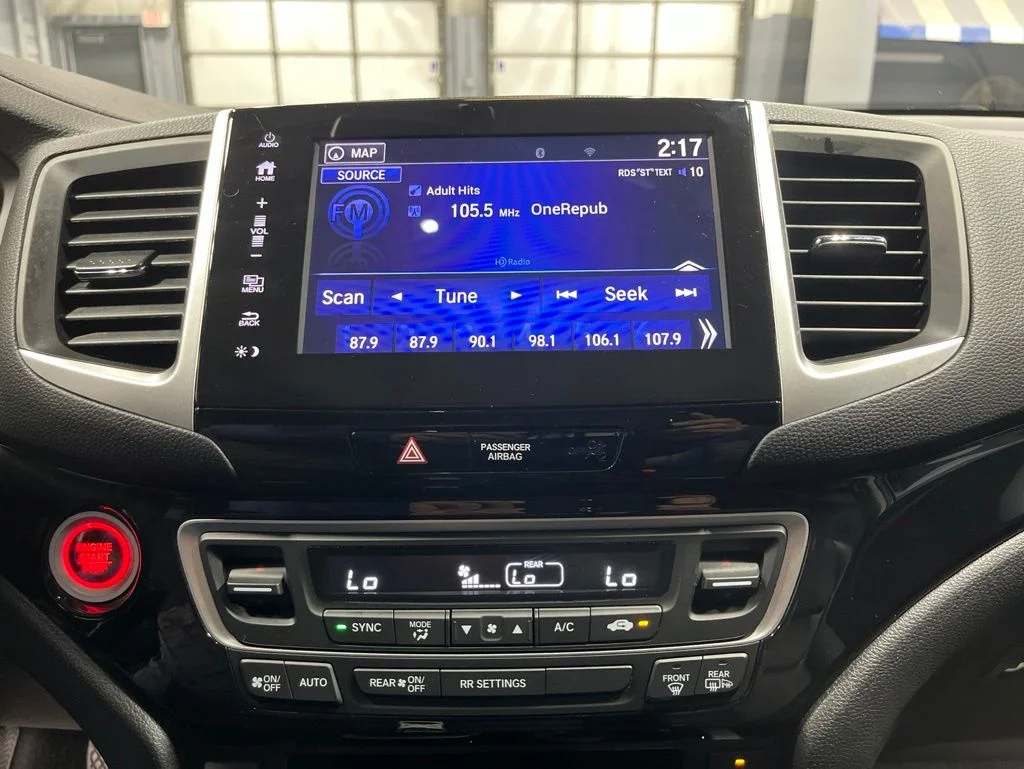 Certified Used 2017 Lunar Silver Metallic Honda RTL-E image 26