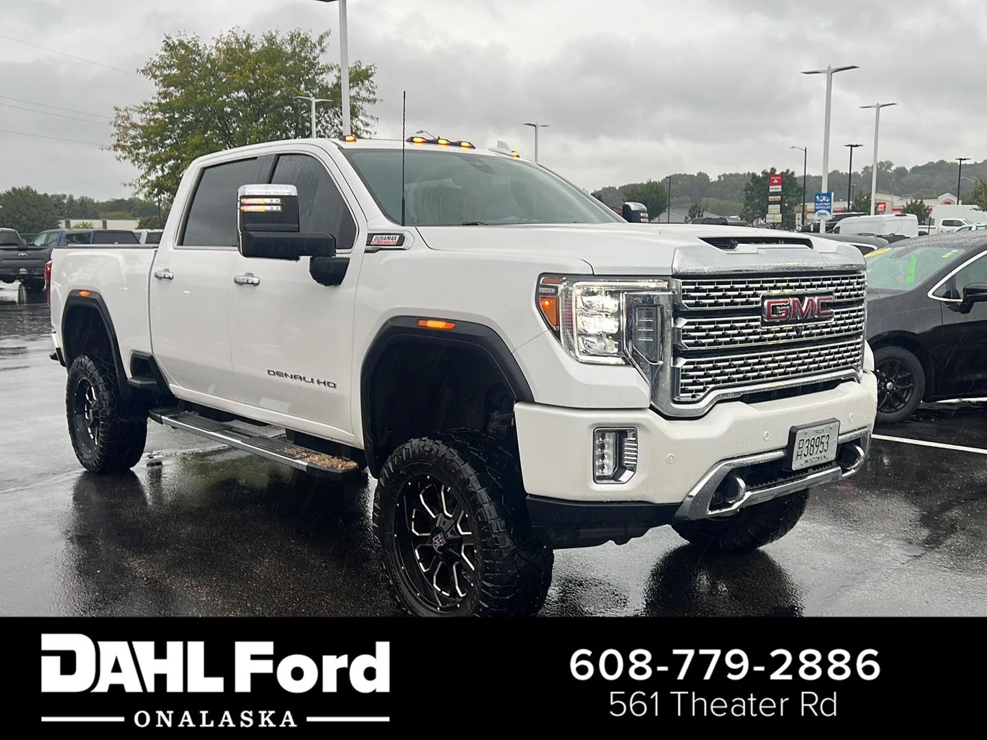 Used 2021 White Frost Tricoat GMC Denali image 1