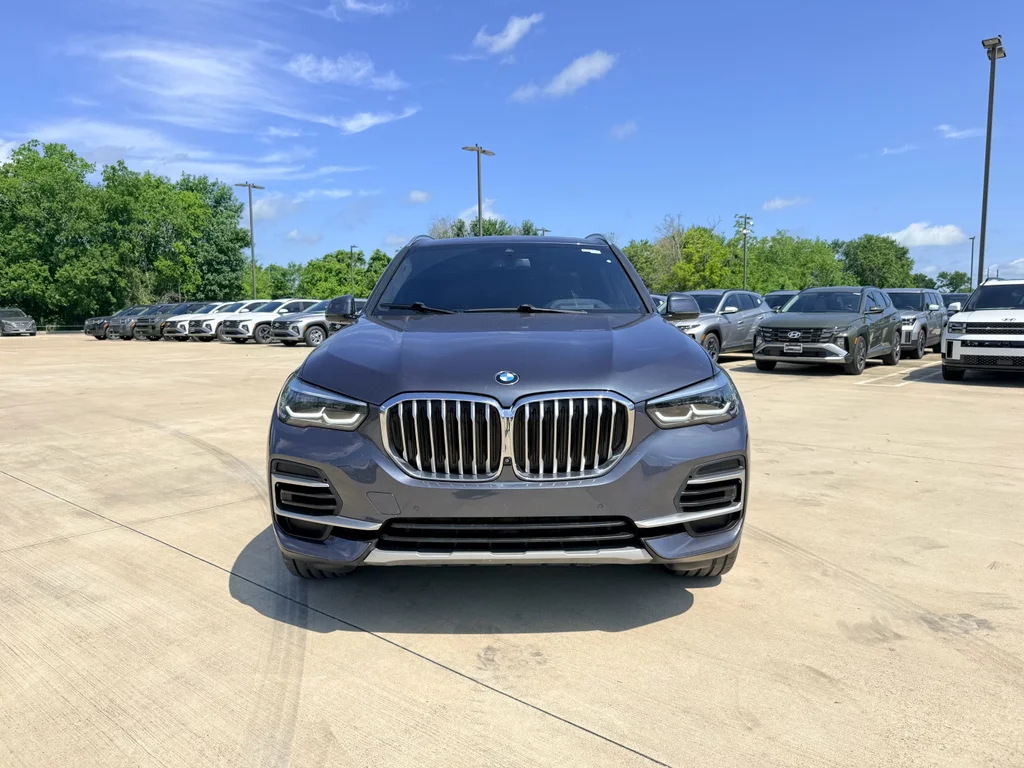 Used 2022 Arctic Grey Metallic BMW xDrive40i image 2