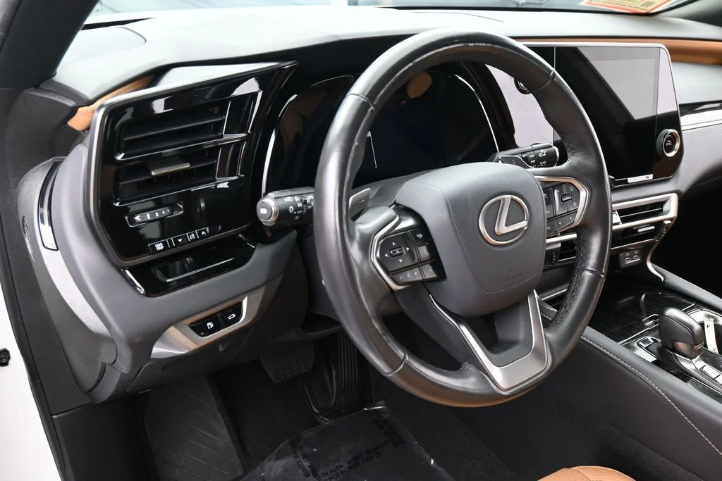 Used 2025 White Pearl Lexus 350 image 15