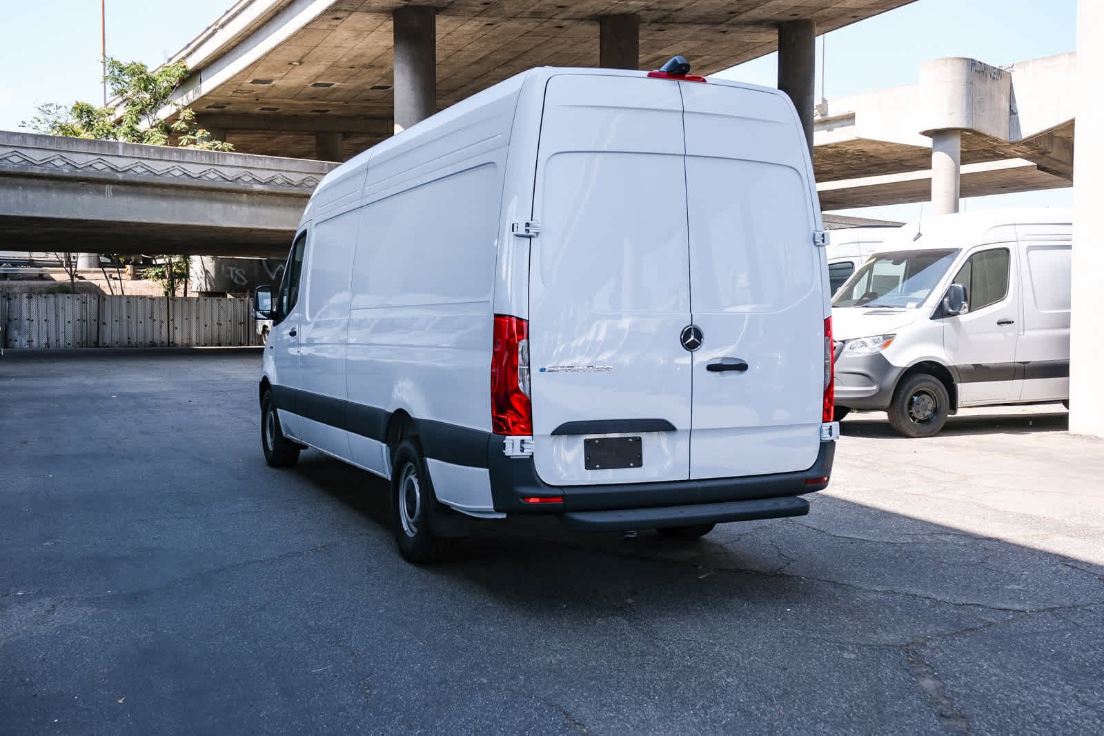 New 2025 Arctic+White Mercedes-Benz Cargo Van 170WB High Roof 113kw Battery RWD SO Mot image 7