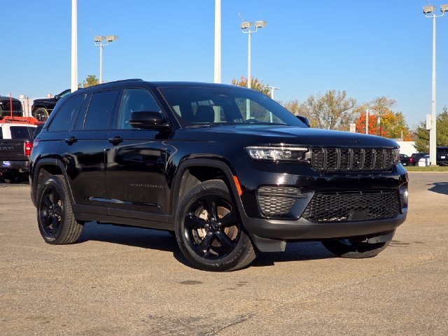Certified Used 2024 Diamond Black Crystal Pearlcoat Jeep Altitude X image 2